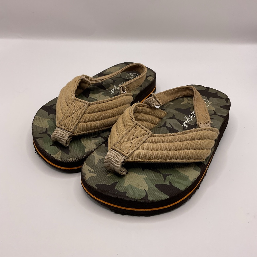 Cat & Jack Boys Henry Shark Camouflage Sandles Flip Flops, Size M (7/8)
